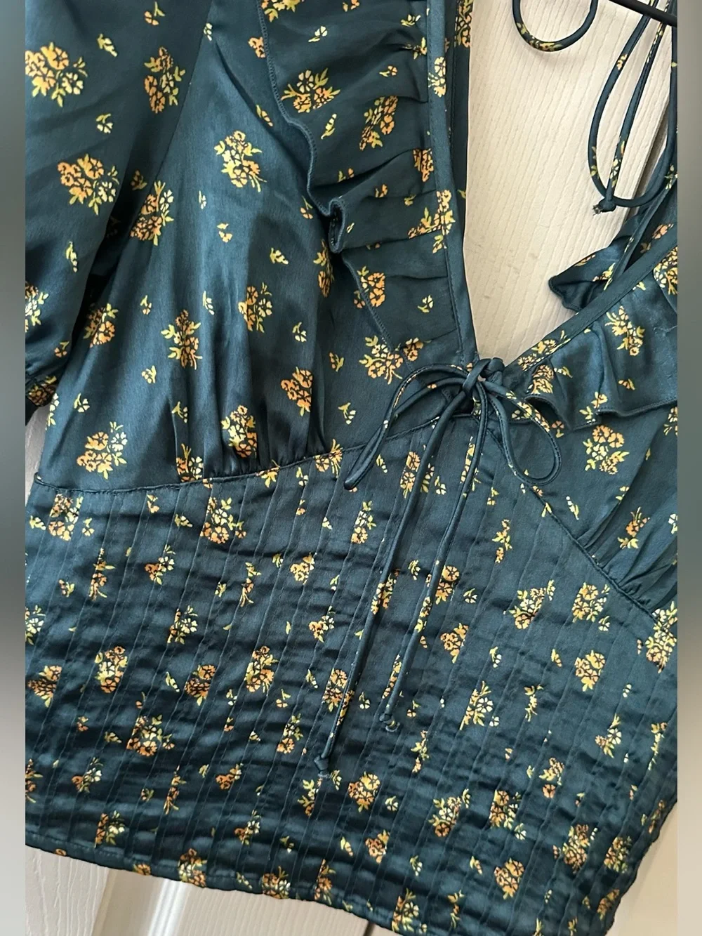 FREE PEOPLE Y2K Dark Green Floral Tie-Front Satin Peplum Deep V-Neck Blouse